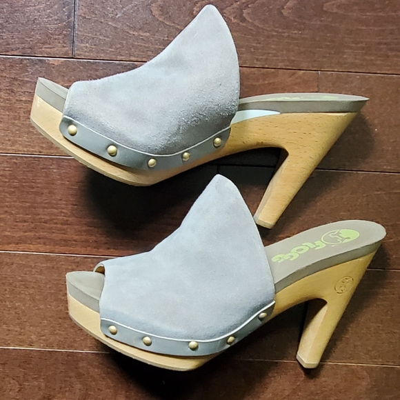 Flogg Suede Clog - Picture 4 of 4